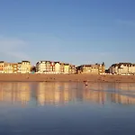 A 50m Reves Bleus Les Bains De *