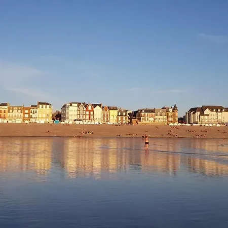 A 50m Reves Bleus Les Bains De *